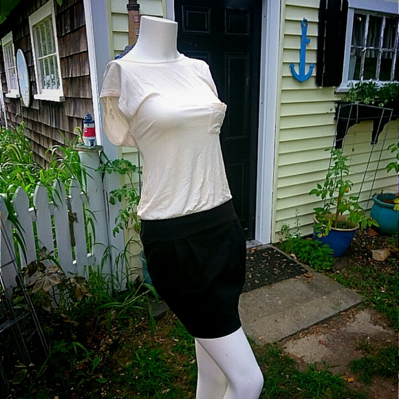 Button back tee dress - Picture 7 of 9